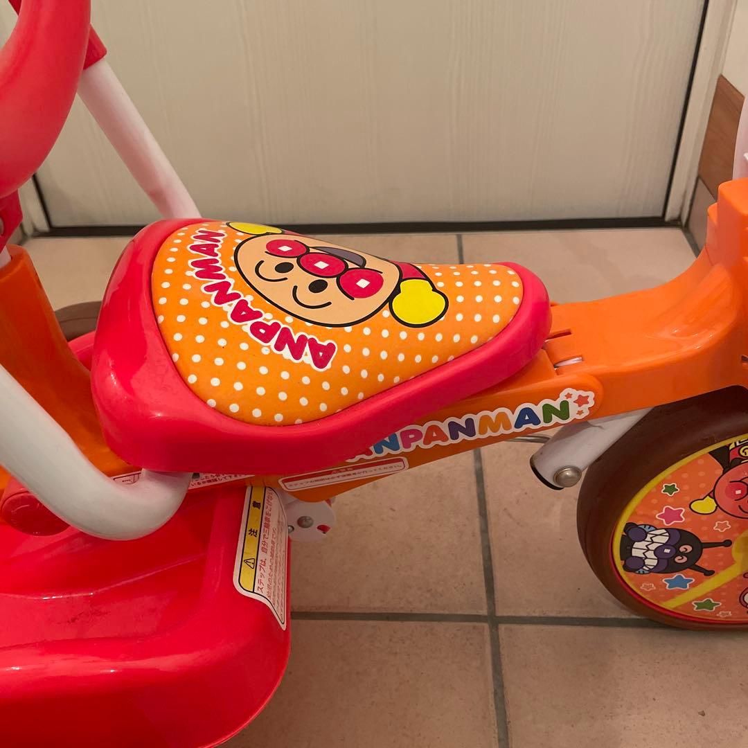 アンパンマン 三輪車 赤