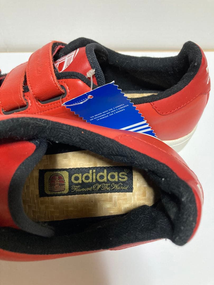 adidasマスター大晦日　限定スニーカー