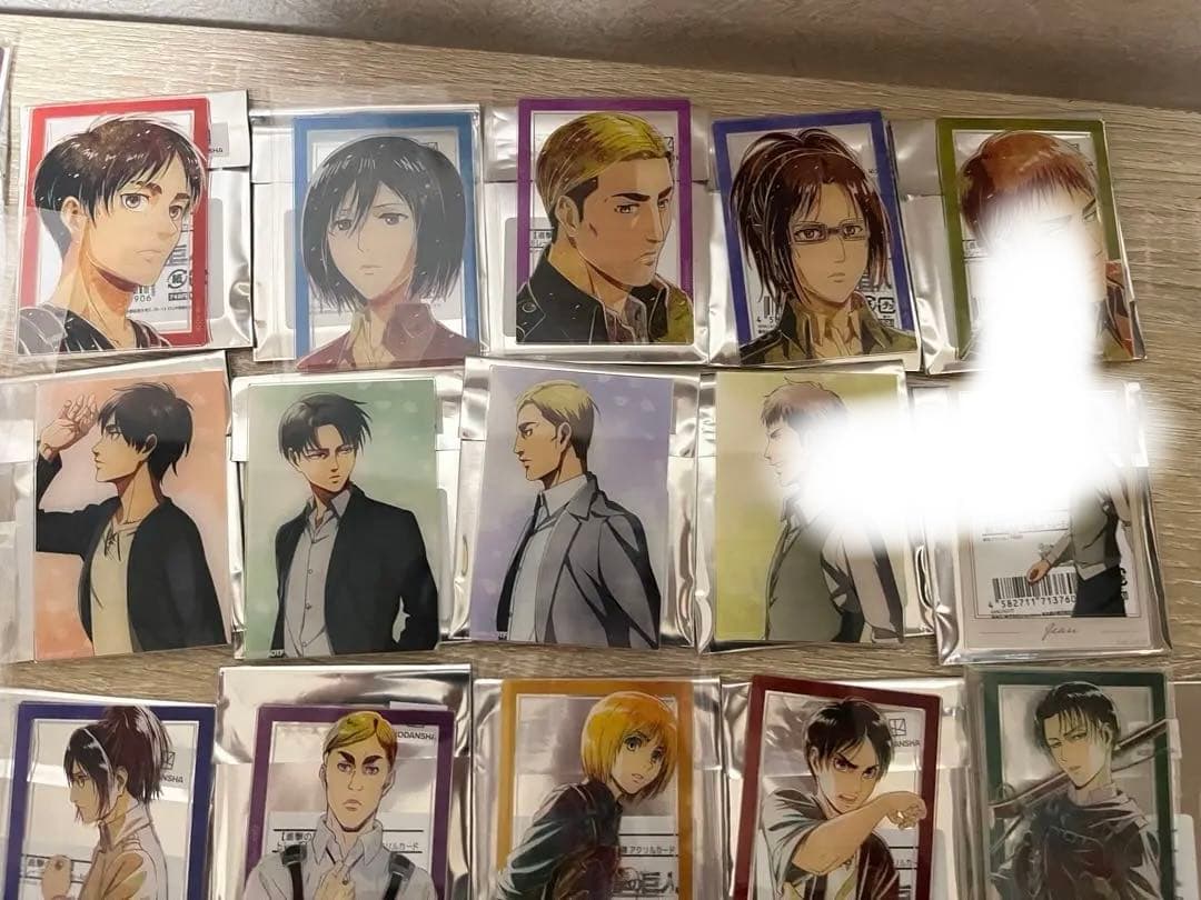 進撃の巨人　バラ売り可　エレン　リヴァイ　アクスタ　キーホルダー　ポスカ