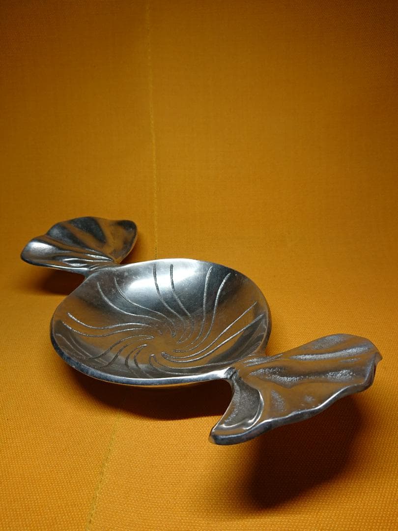 【美品】皿　トレイ　金属　オブジェ　置物　インテリア　工芸品　美術品　A1100