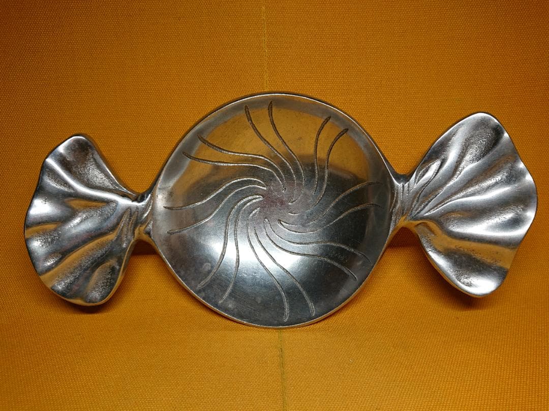 【美品】皿　トレイ　金属　オブジェ　置物　インテリア　工芸品　美術品　A1100