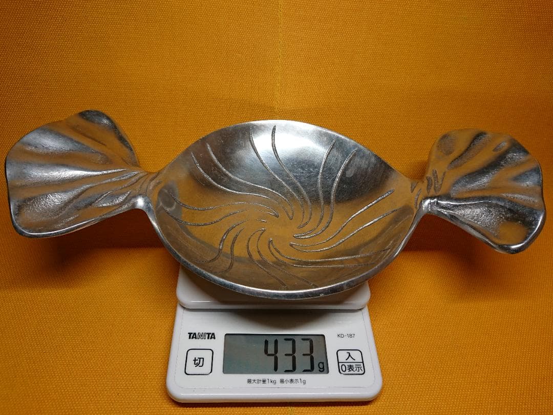 【美品】皿　トレイ　金属　オブジェ　置物　インテリア　工芸品　美術品　A1100