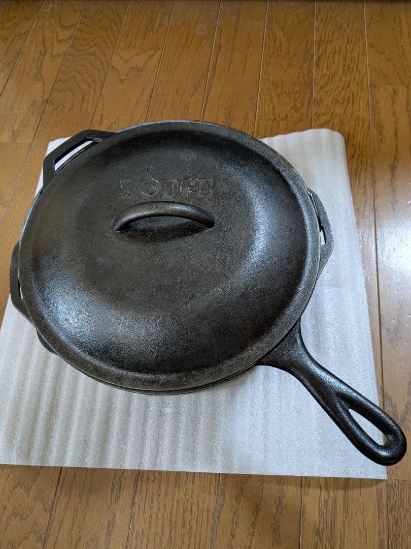 LODGE ダッチオーブン ・スキレット（10 1/4インチ）とグローブのセット