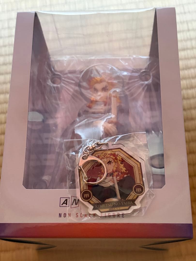 新品未開封 鬼滅の刃 煉獄杏寿郎 ノンスケールフィギュア キーホルダー付き