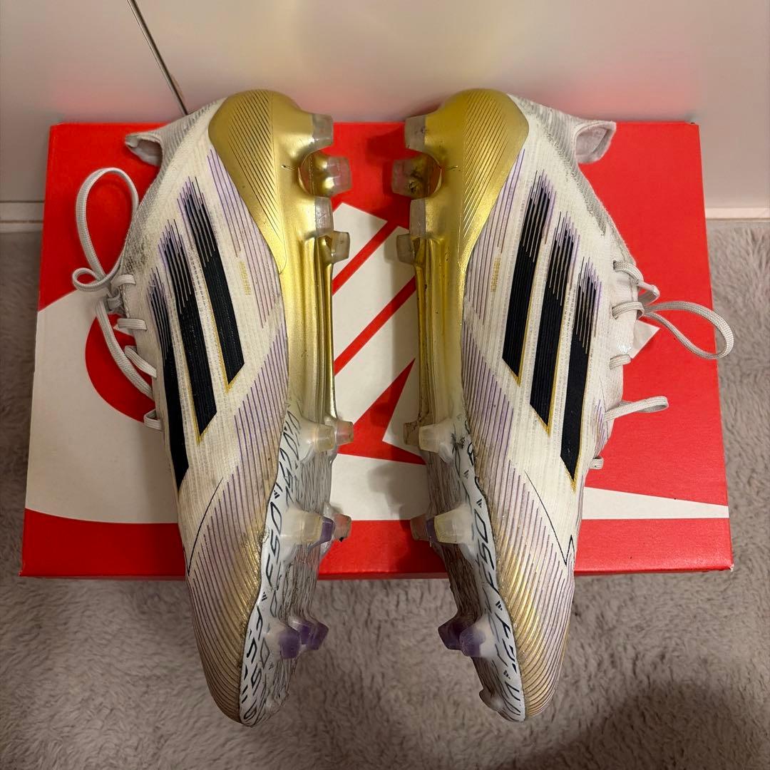 F50 ELITE FG / 天然芝用　27cm