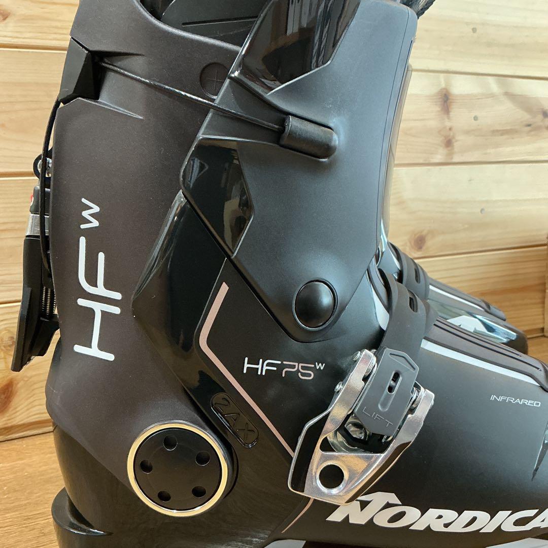 ノルディカ　HF75W 23.5 レディスリアエントリーブーツ
