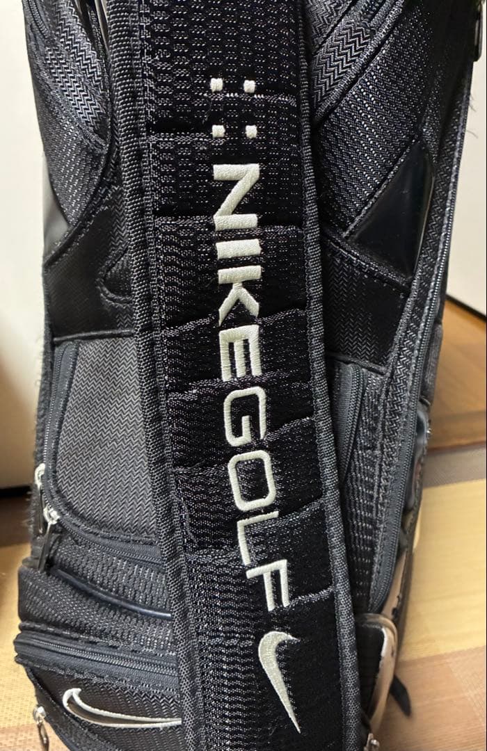 NIKEキャディバッグ　インパクト大のブラック！