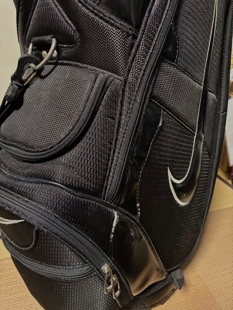 NIKEキャディバッグ　インパクト大のブラック！