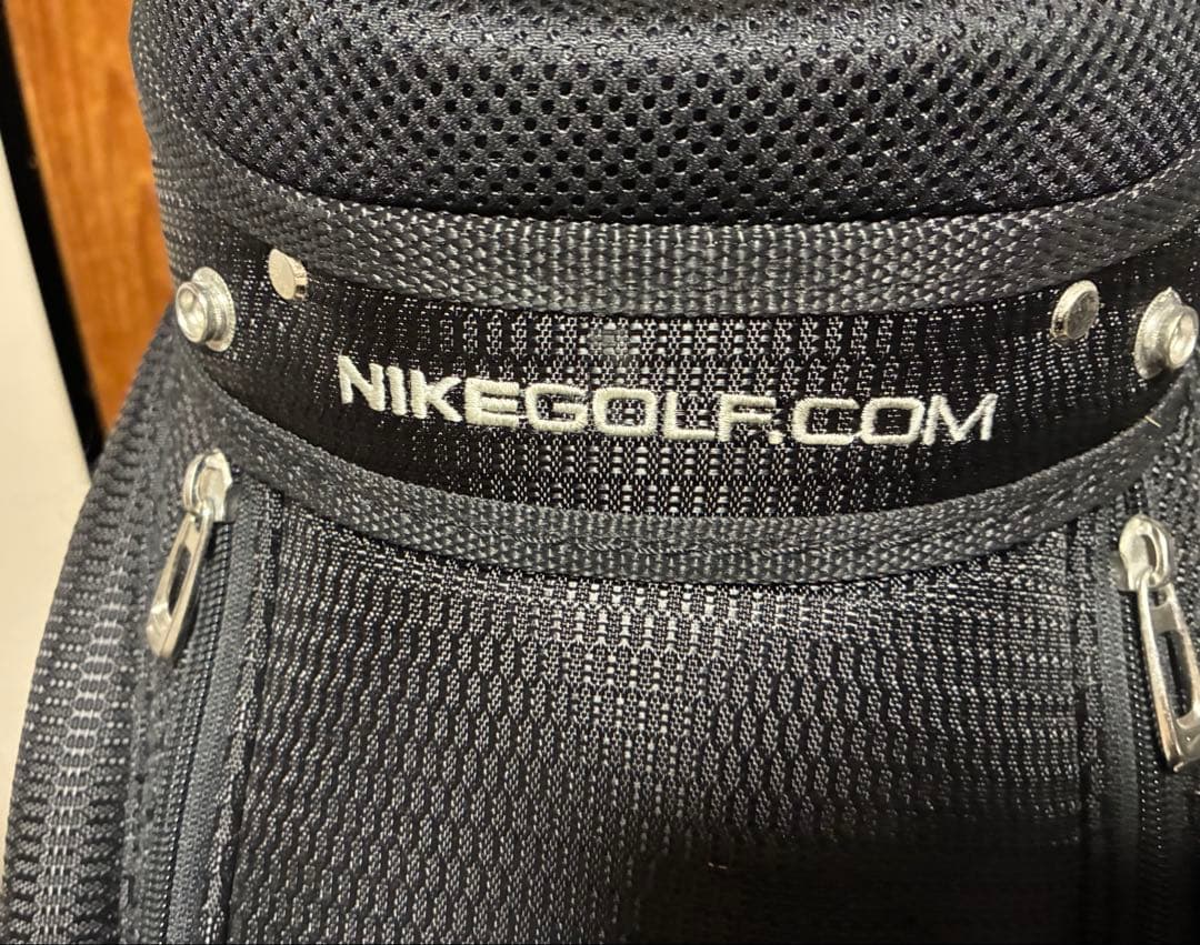 NIKEキャディバッグ　インパクト大のブラック！