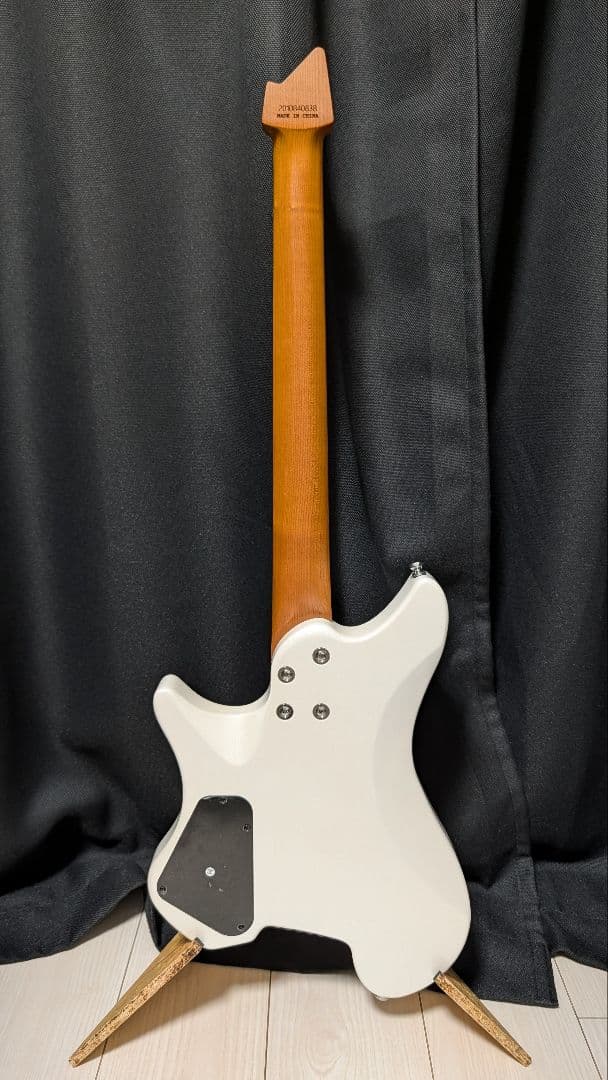 Chillman ERA Series ヘッドレスギター 6弦 ファンフレット