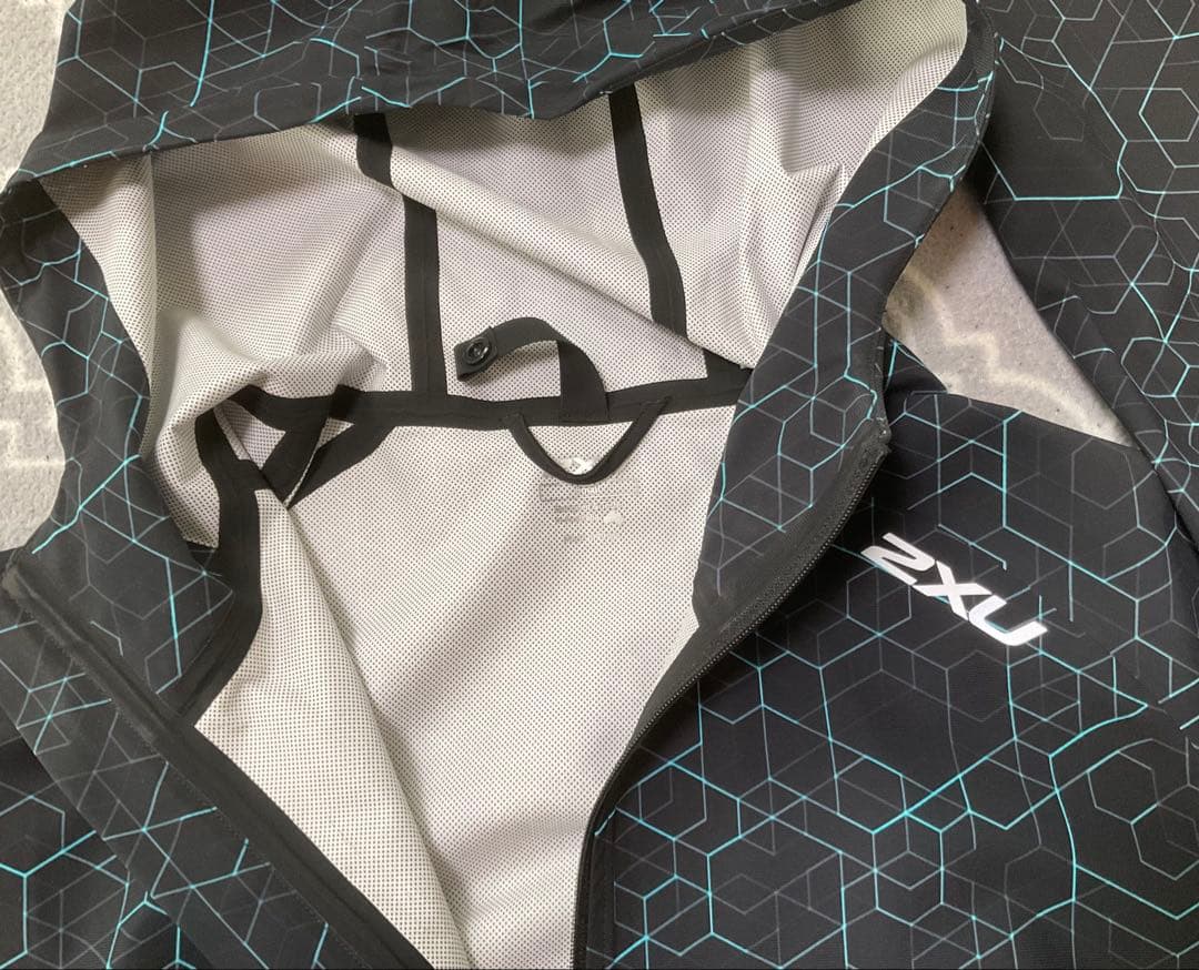 2xu ジャケット　ウィンドブレーカー