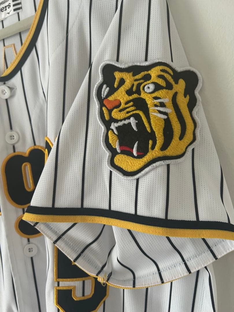 阪神タイガース　Tigers 近本選手 ユニフォーム