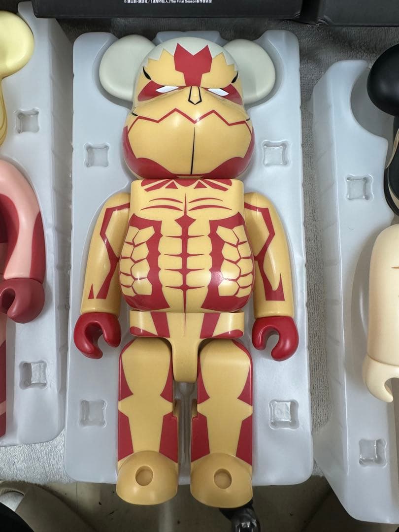 ●【希少】BE@RBRICK 進撃の巨人 400％ 3点セット