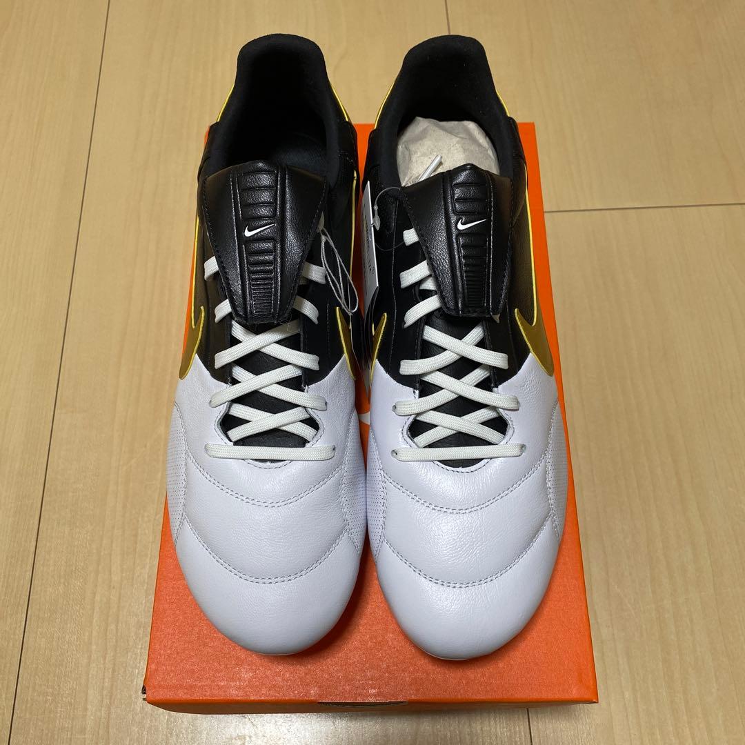 新品未使用・送料無料 ナイキ サッカースパイク プレミアIII FG 28.5