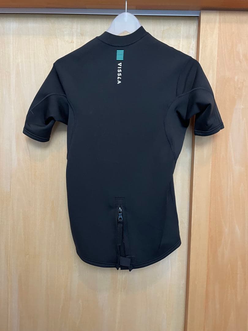VISSLA ブラック ショートスリーブ タッパー