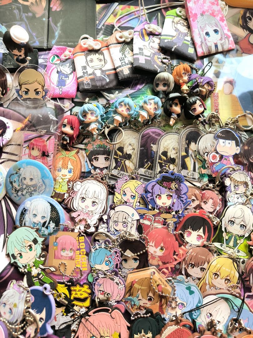 アニメグッズまとめ売り タペストリー 時計 クッション CD DVD 缶バッジ