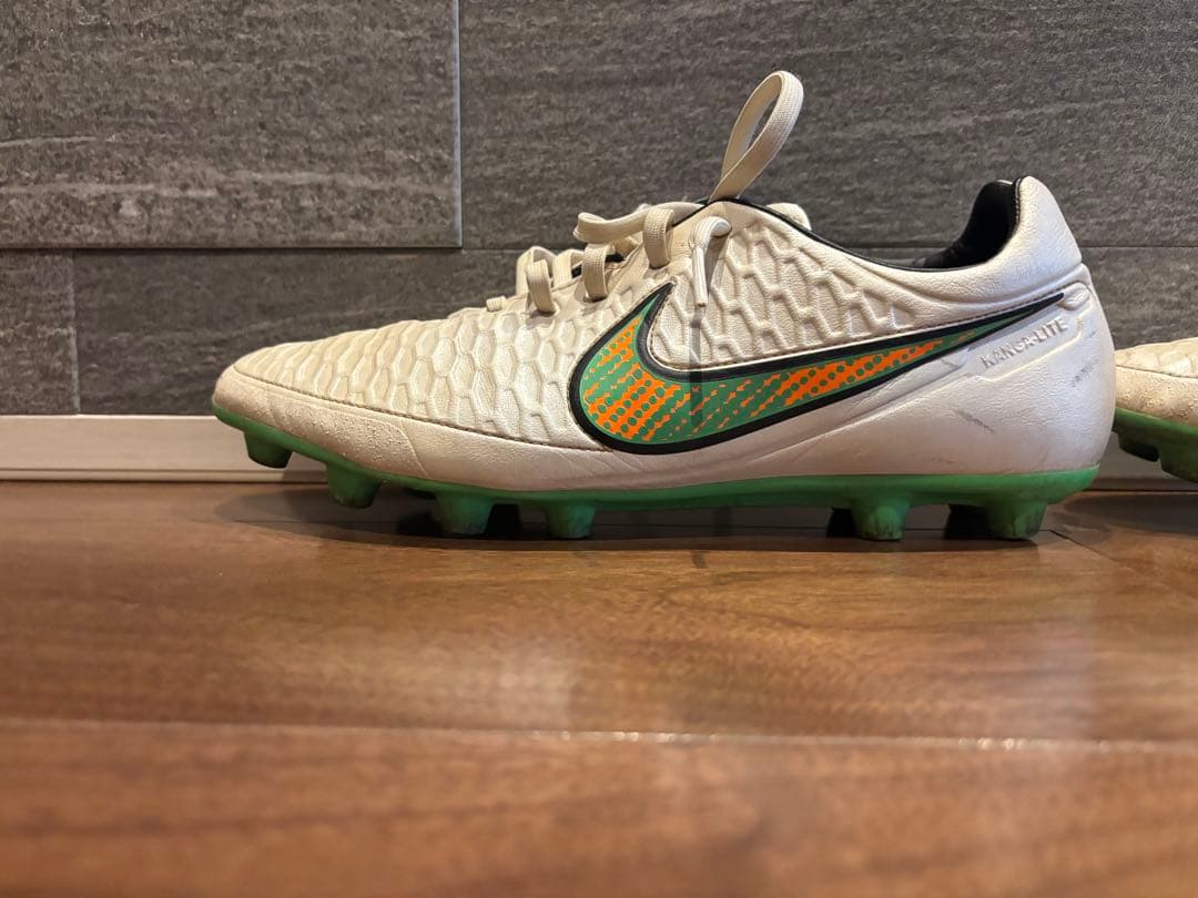 Nike サッカー　スパイク　magista マジスタ