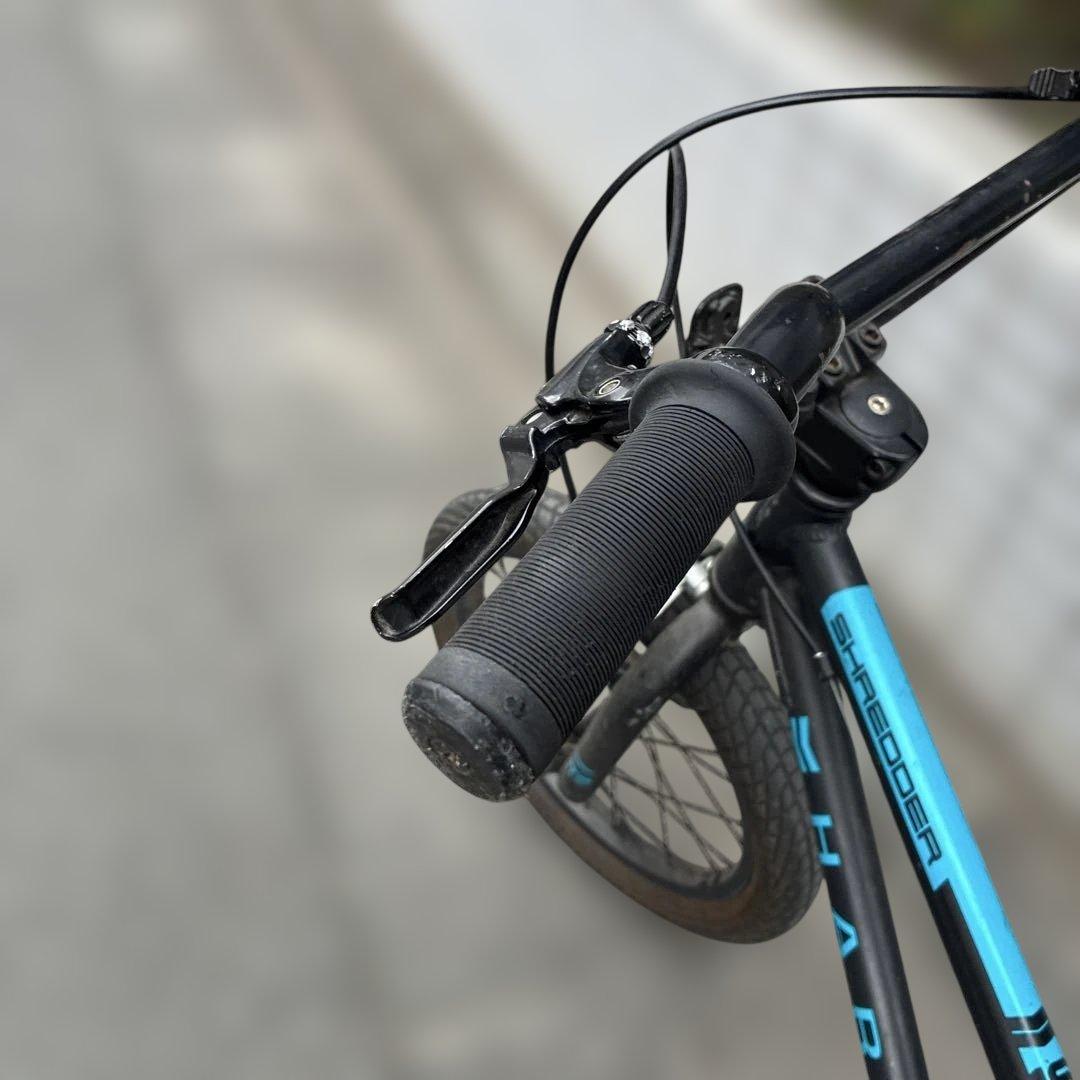 16インチHaro 子供用自転車 シュレッダー ブラック/ブルー