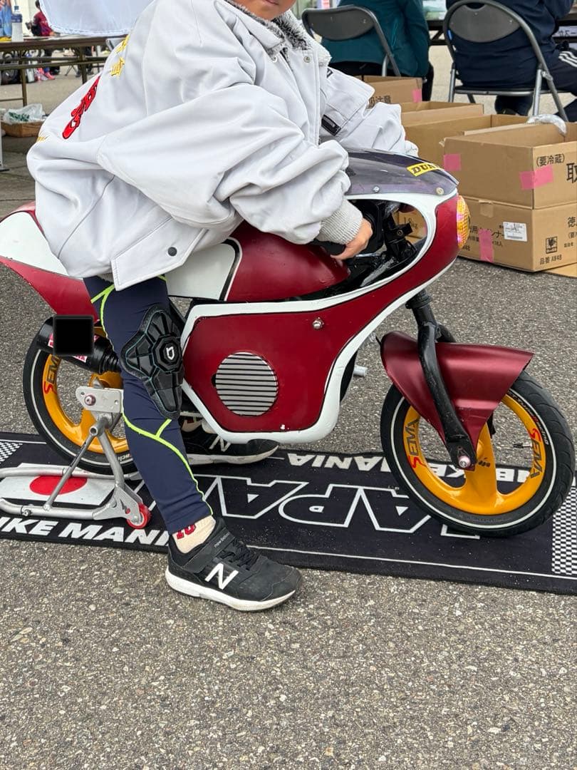 【中古】SEMA 12インチ　カーボンホイール　OLD95 ランバイク　ホイール
