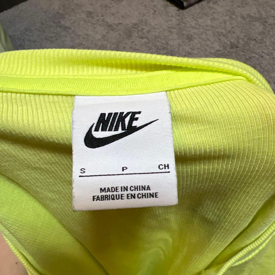 Nike 蛍光イエロー 長袖トップス