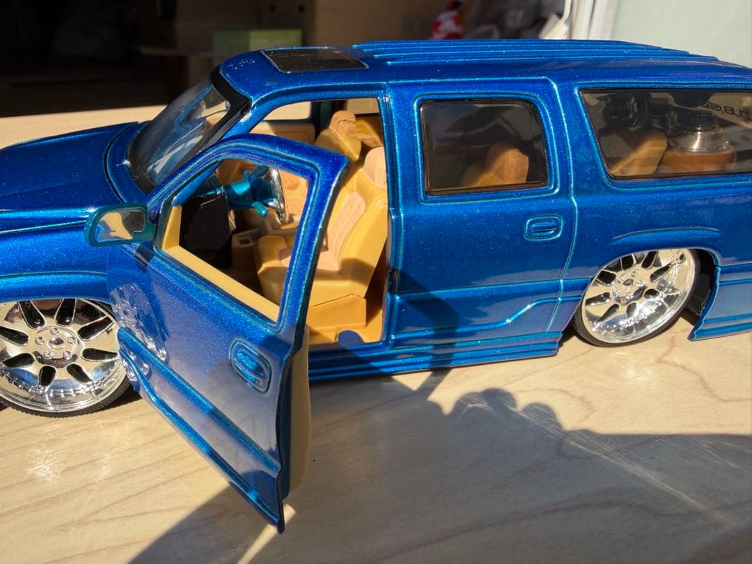 DUB CITY GMC YUKON メタリックブルー