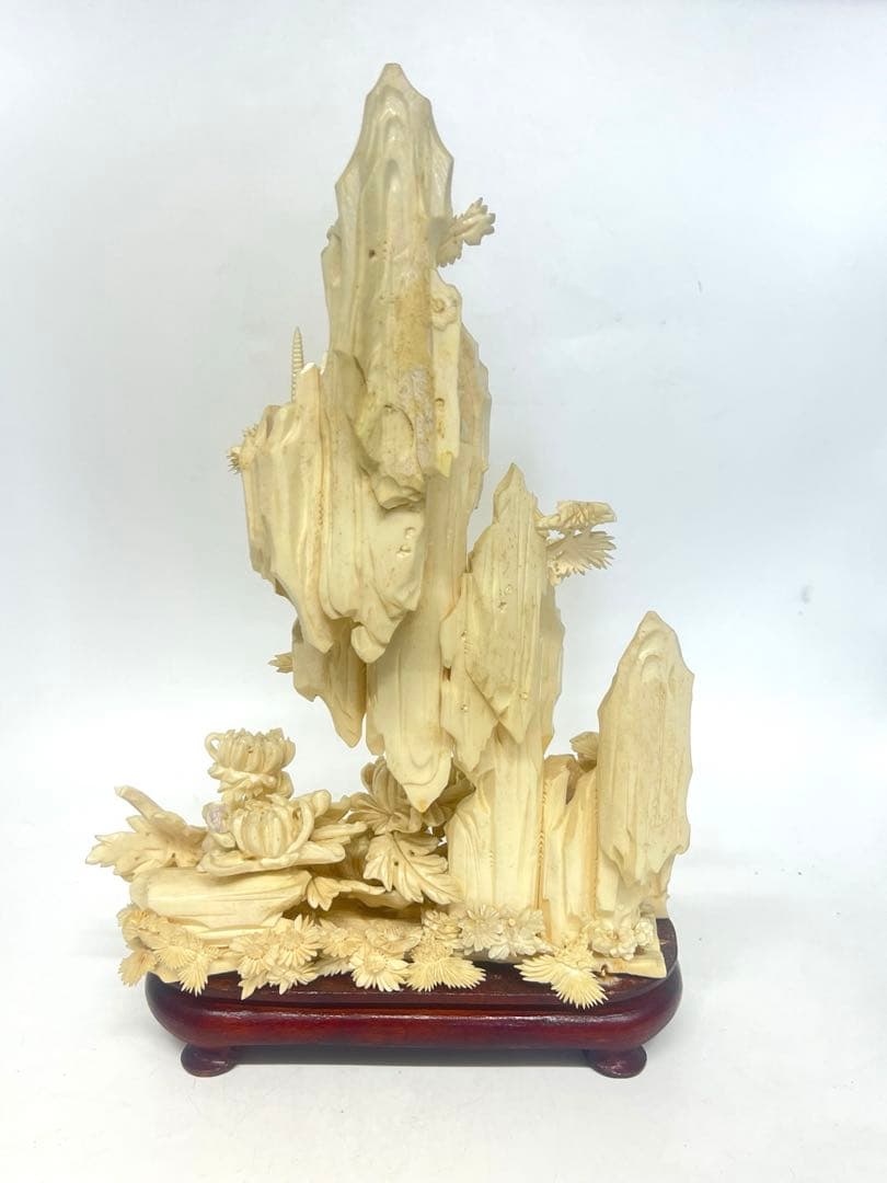 極上彫刻　山子、マンモス？骨？鯨歯？ 重さ/1803g