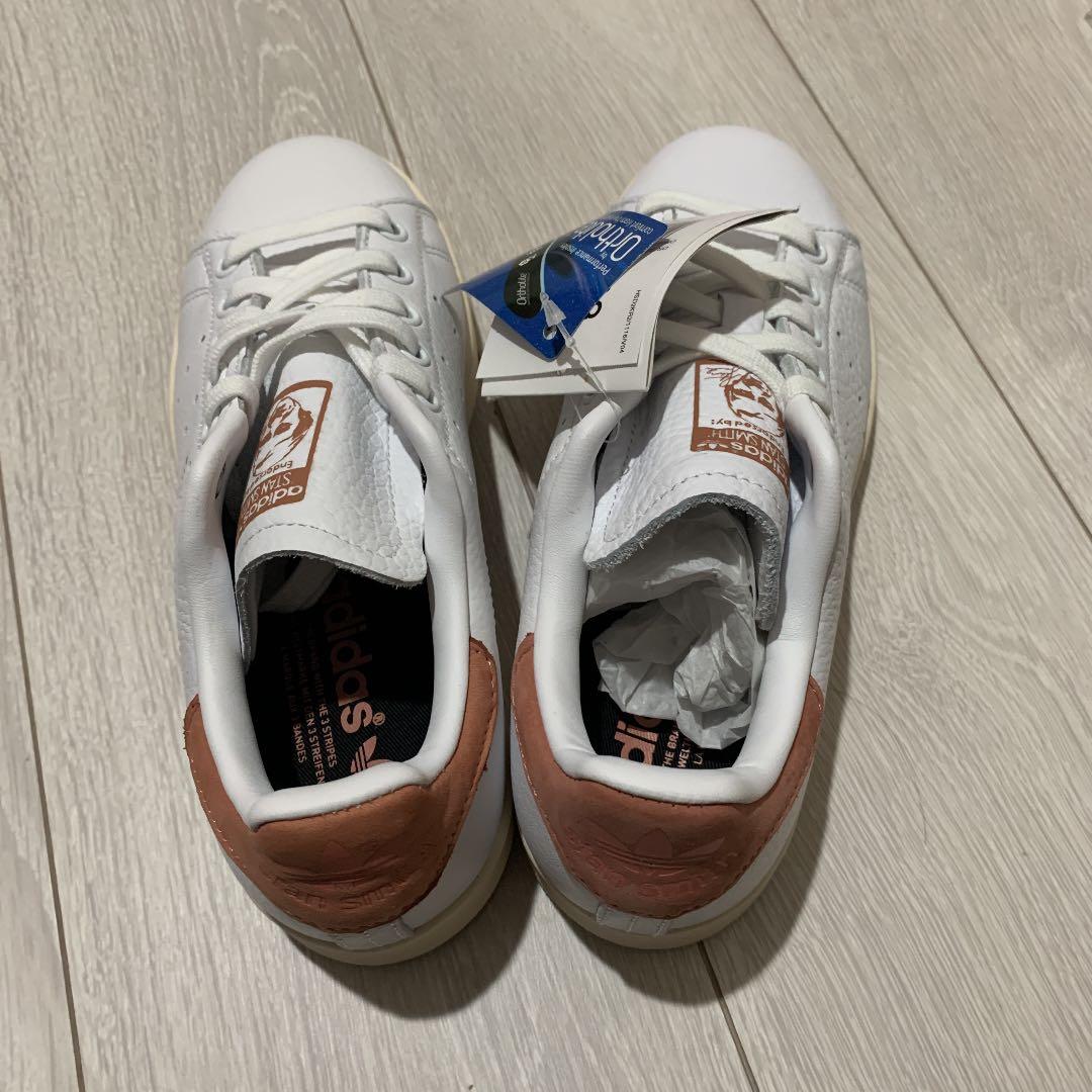 adidas スニーカー