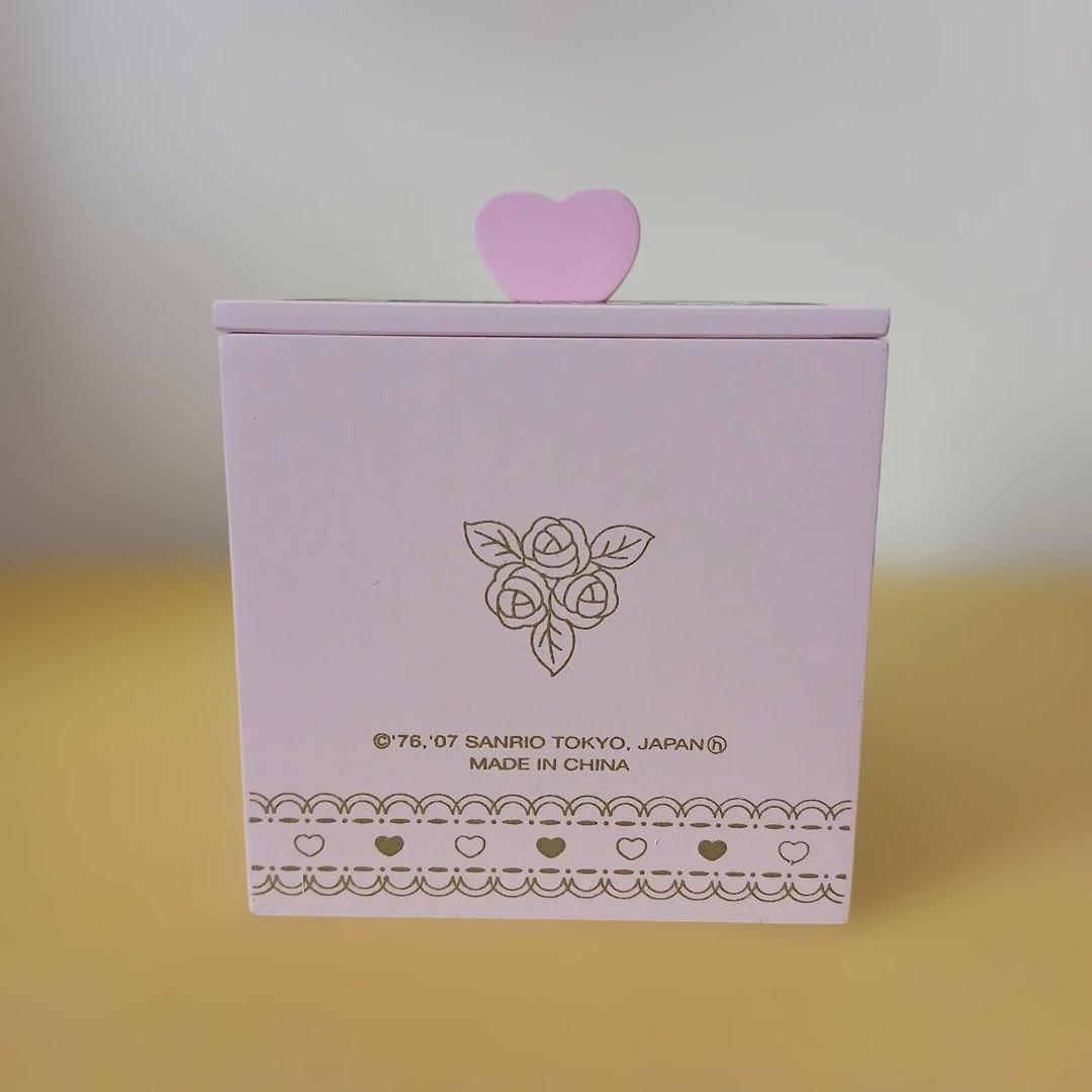 ハローキティ　非売品小物入れ　フラワーアレンジ　お花小物入れ　3点セット品