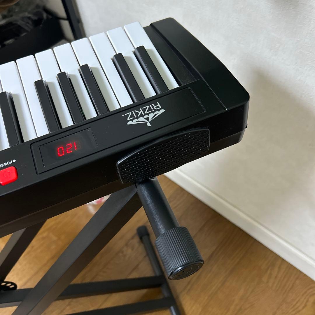 美品！RiZKiZ 61鍵キーボード スリムスタンド・譜面立て付き送料込みです。