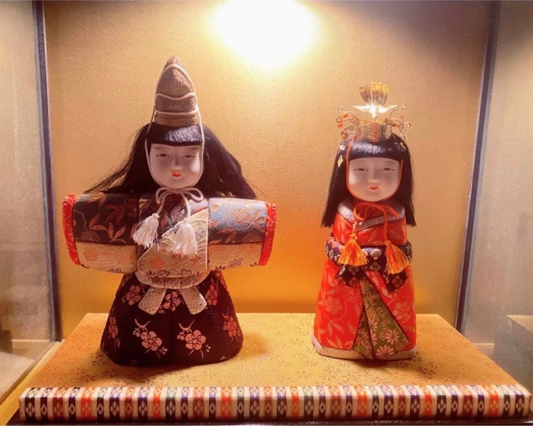 ☆親王飾り 日本人形　伝統　ガラスケース入