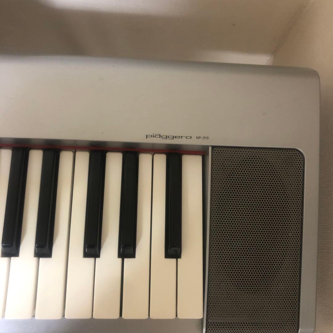 ヤマハ　電子キーボード　piaggero シルバー　NP-31S