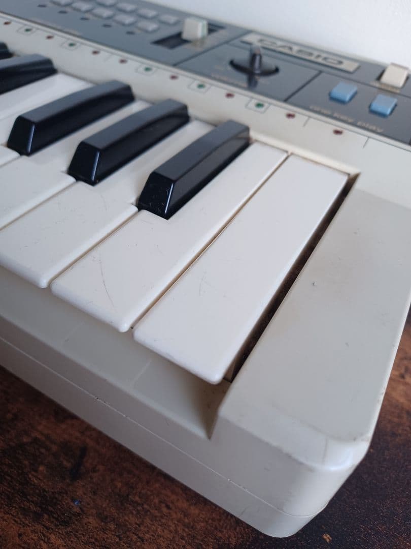 CASIO Casiotone MT-70 シンセサイザー　カシオ　キーボード