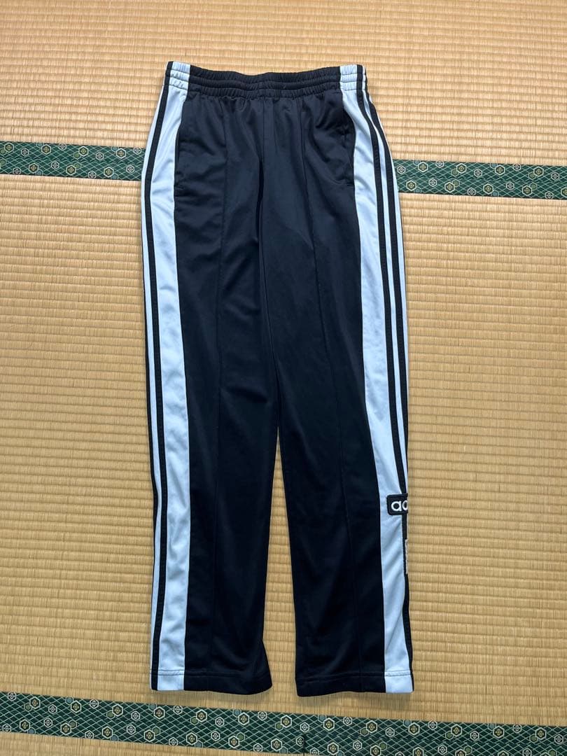 ブラックピンク着用　adidas アディブレイク トラックパンツ