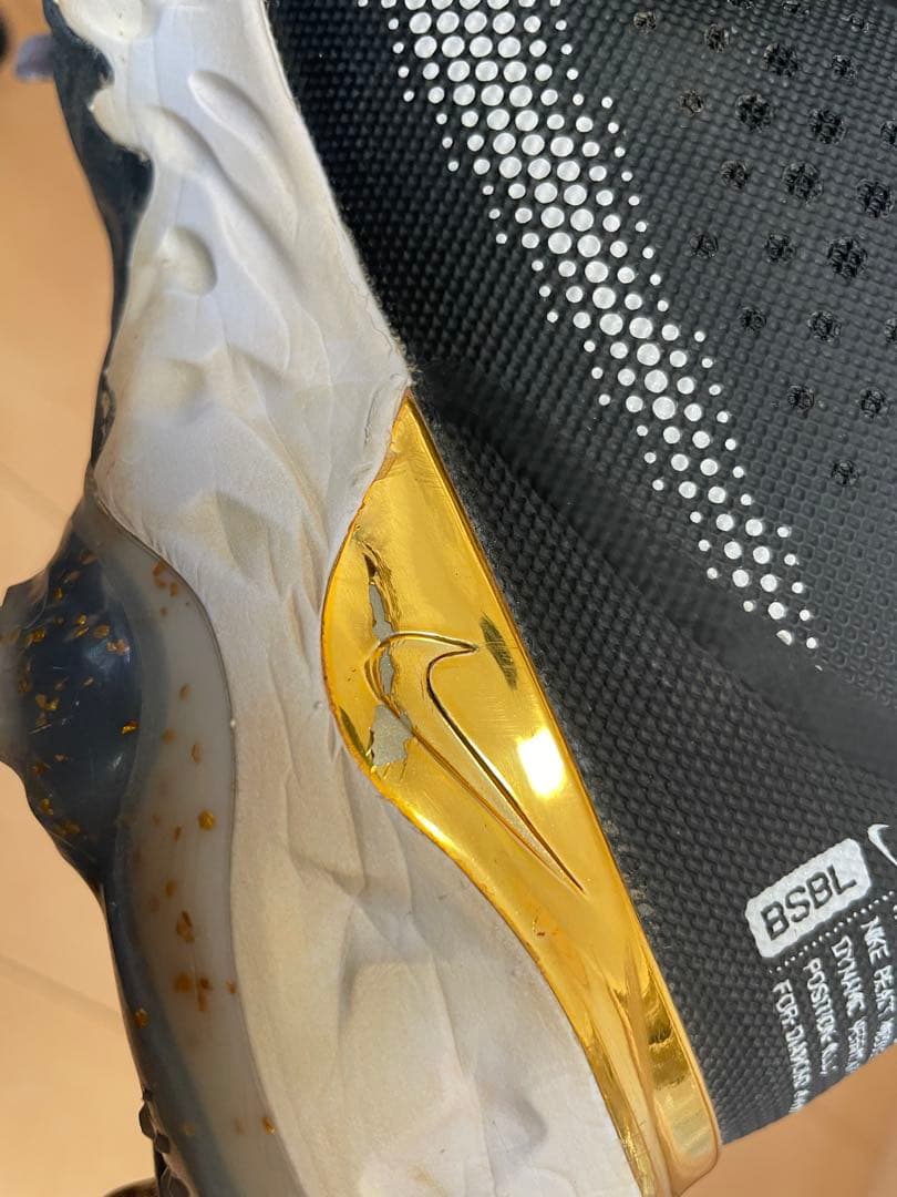 Nike React スパイク ブラック/ゴールド