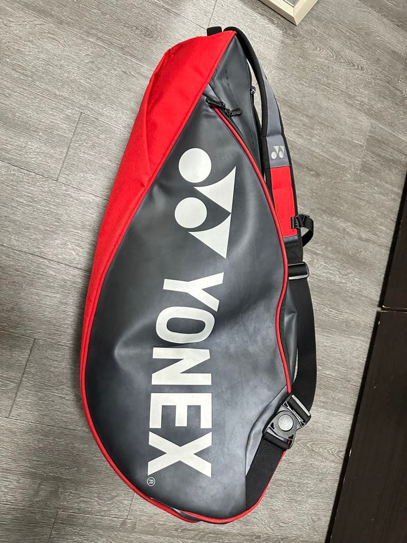 YONEX バドミントンバッグ 黒/赤 大容量