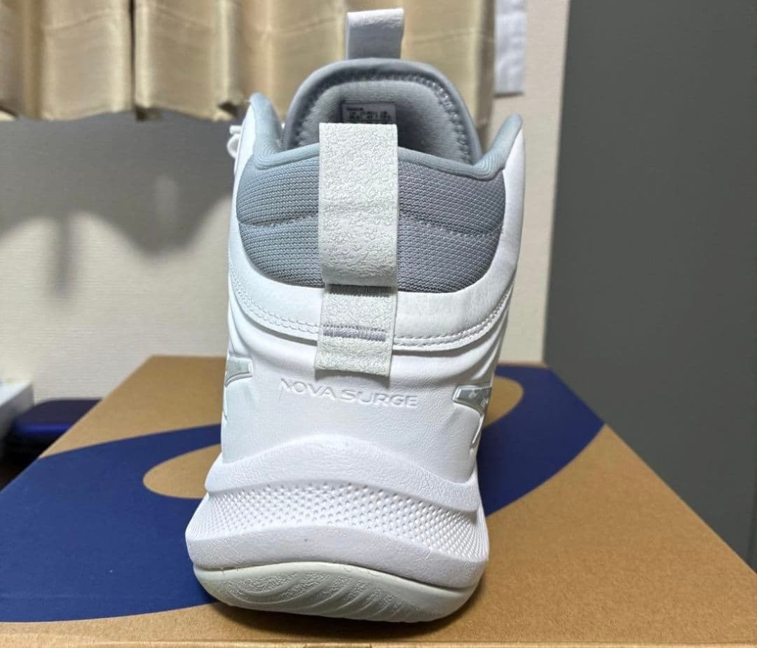 asics バスケットボールシューズ ノヴァサージ3 ホワイト　グレー