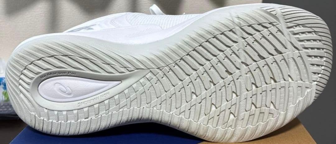 asics バスケットボールシューズ ノヴァサージ3 ホワイト　グレー