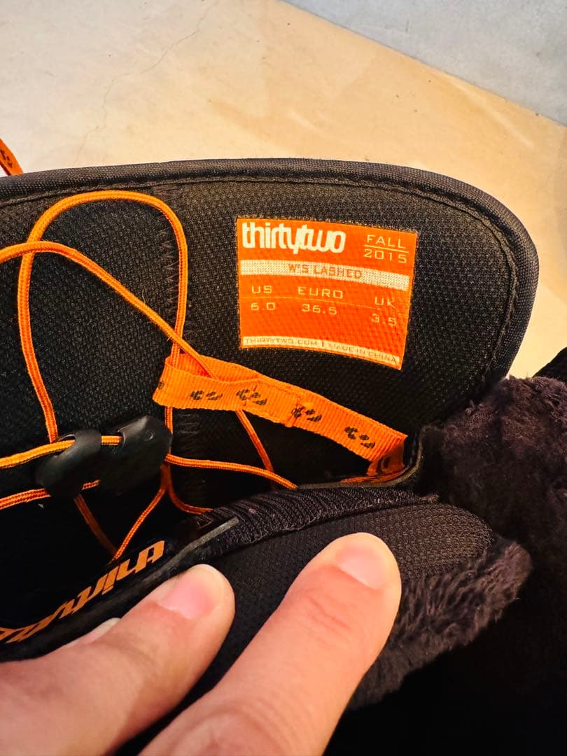 thirtytwo スノーボード ブーツ シューレース おしゃれ 可愛い