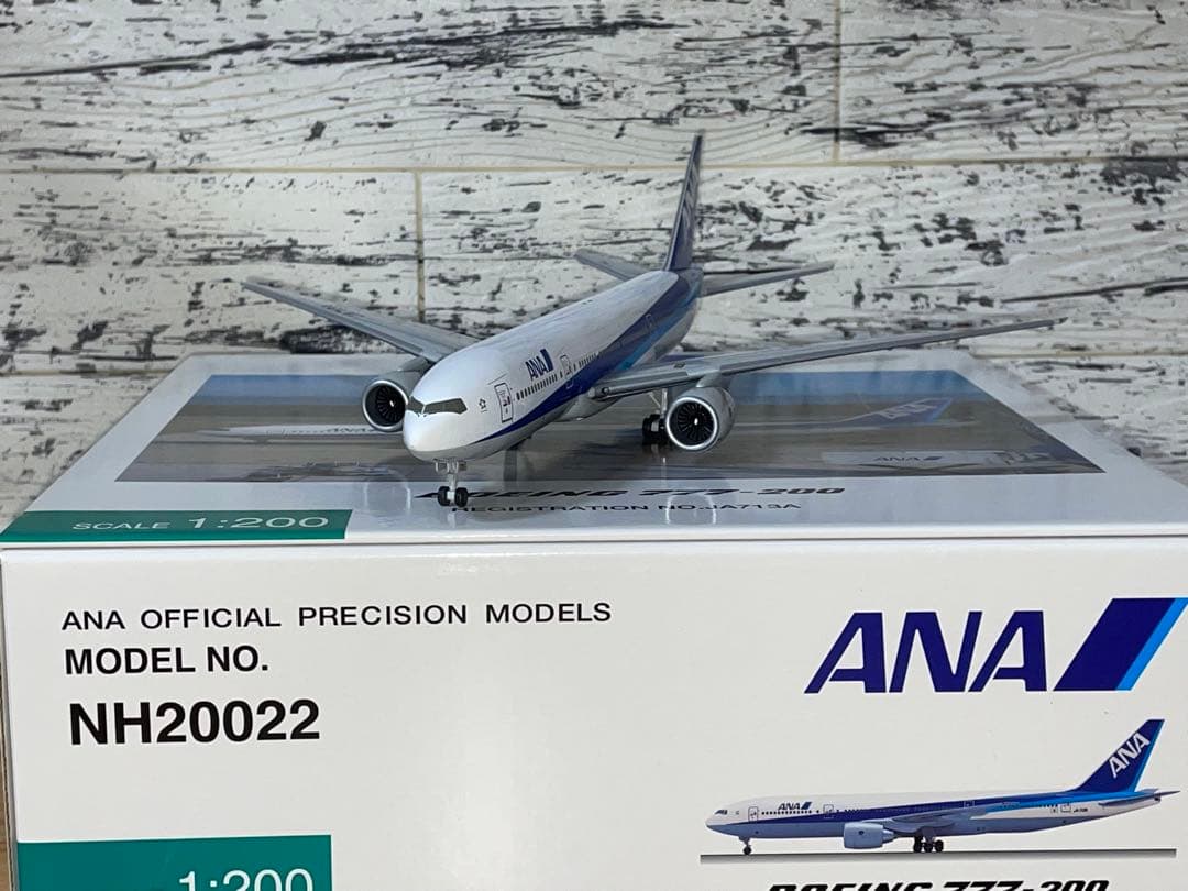 [新品]全日空商事 1/200 B777-200 JA713A 完成品モデル