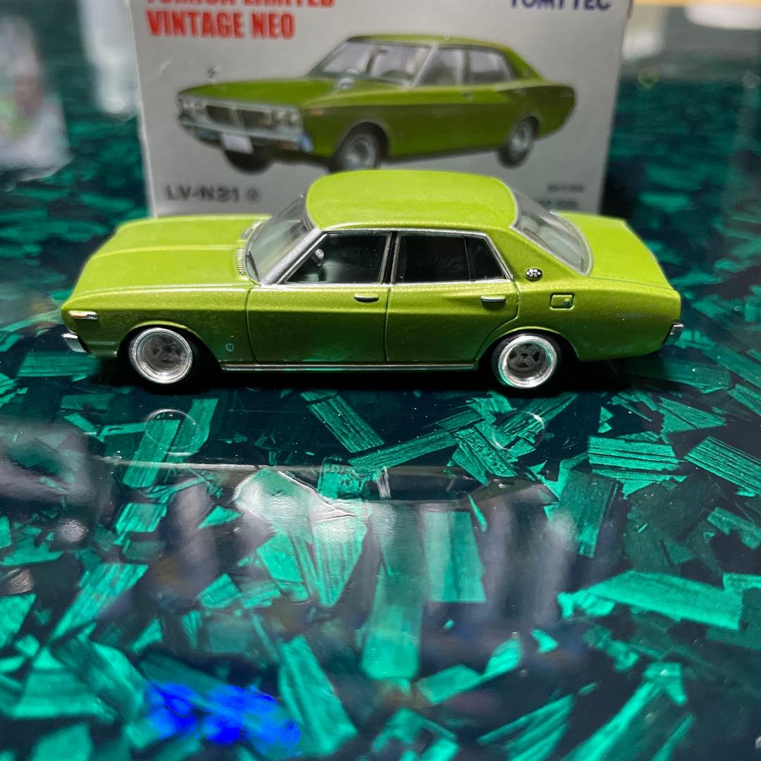 トミカリミテッドヴィンテージ　ローレル　ミニカー