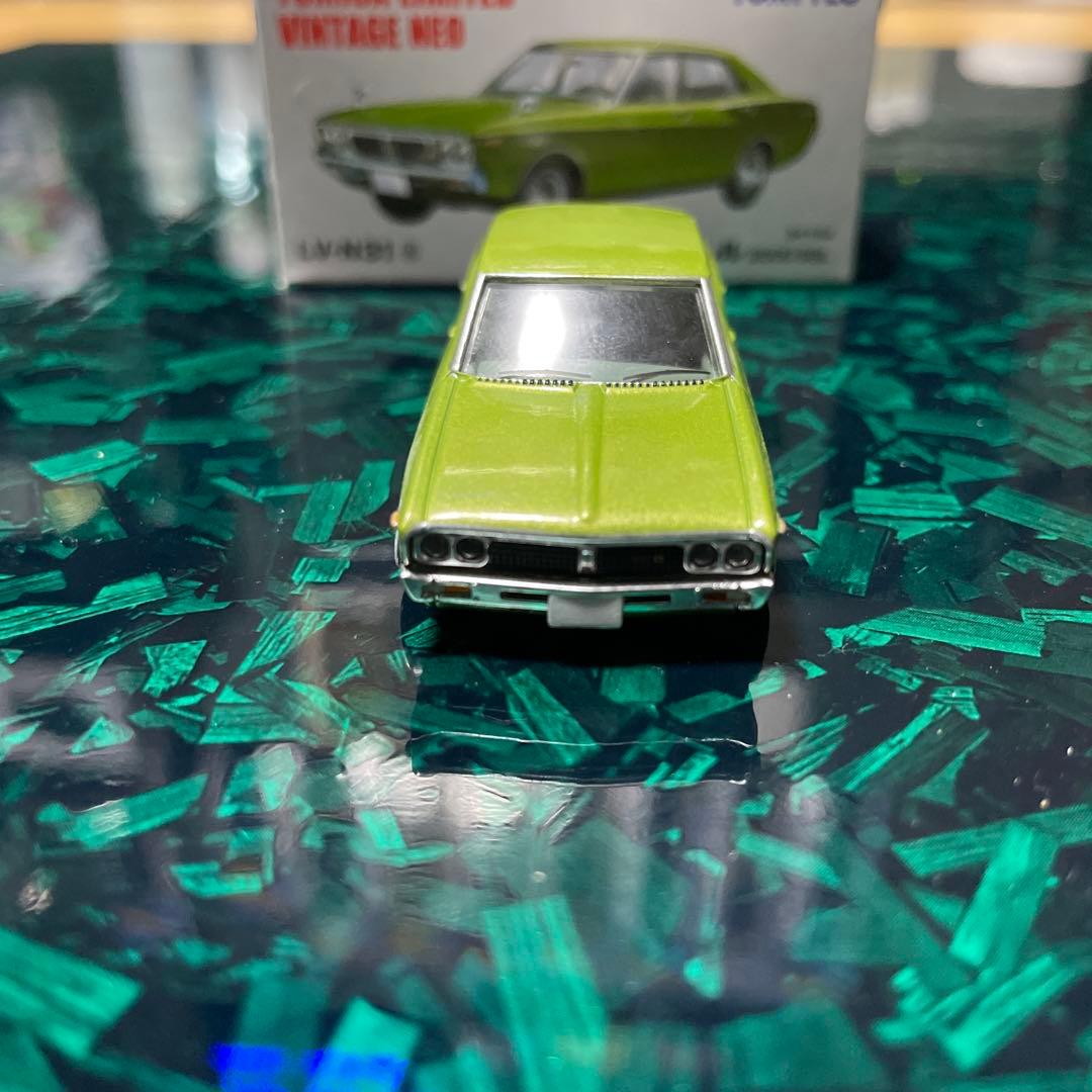 トミカリミテッドヴィンテージ　ローレル　ミニカー