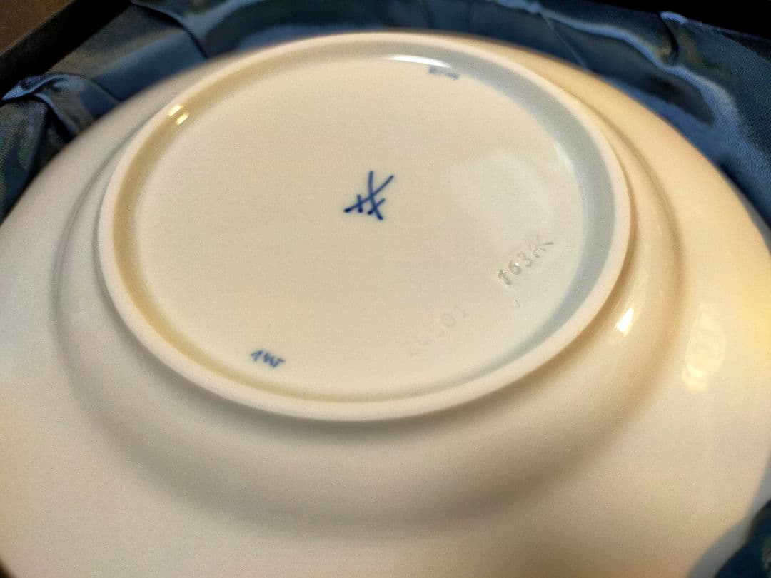 【新品箱】マイセン　ホワイトレリーフ ブルーライン
