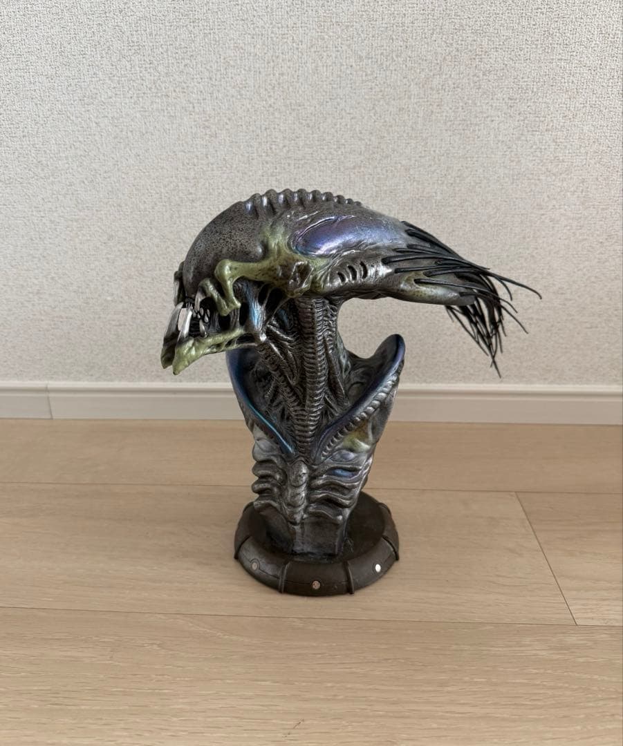 サイドショウ　プレデリアン　バストフィギュア