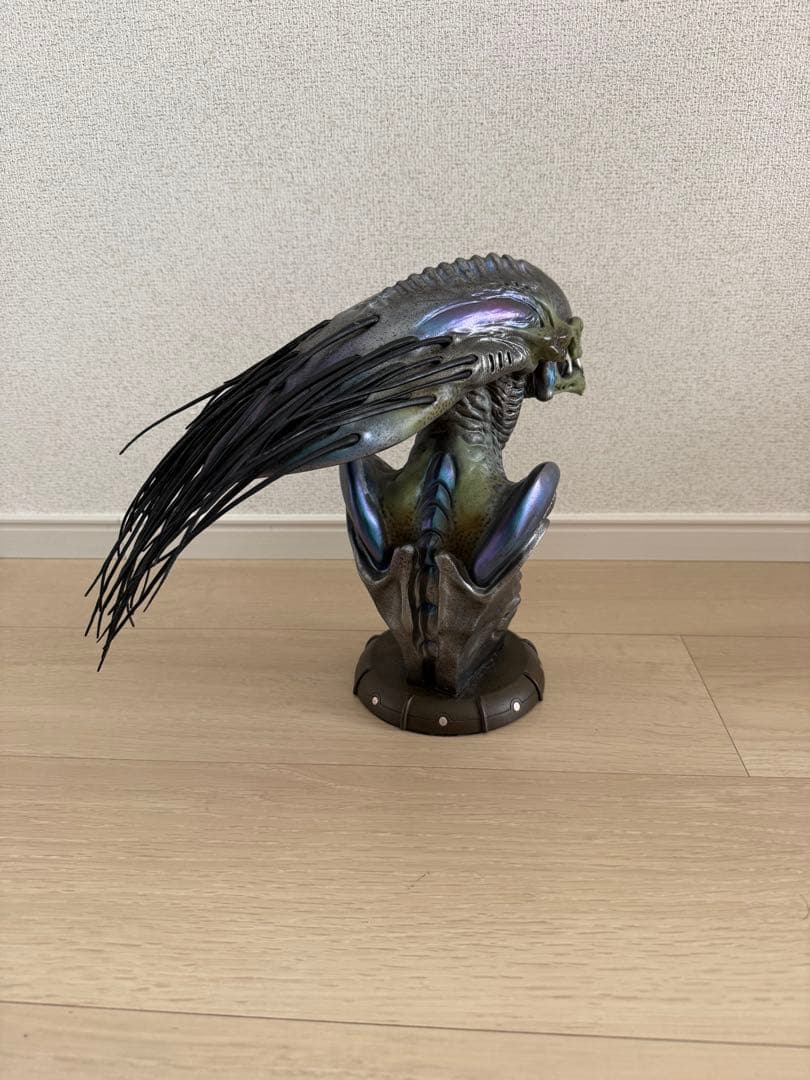 サイドショウ　プレデリアン　バストフィギュア