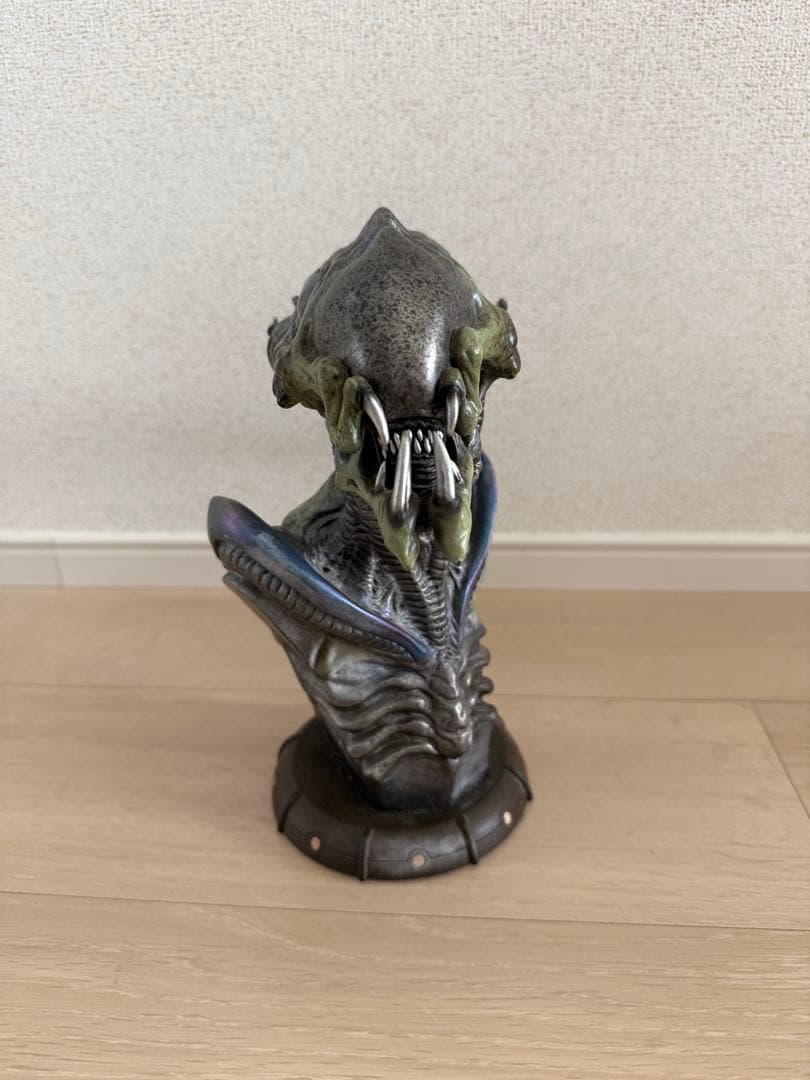 サイドショウ　プレデリアン　バストフィギュア