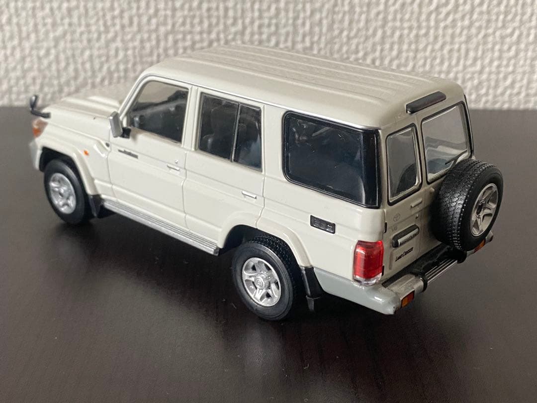 【ホワイトご希望の方用】トヨタ ランドクルーザー70 カラーサンプル ホワイト
