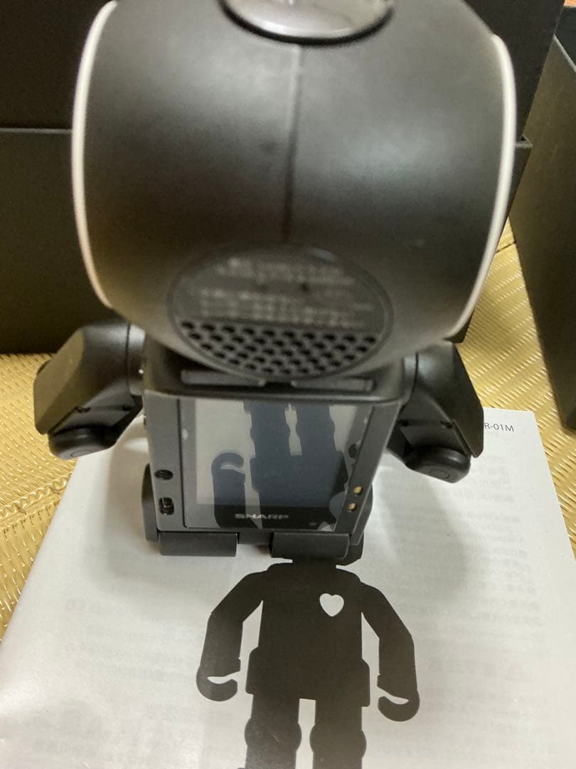 SHARP RoBoHoN ロボット型スマートフォン