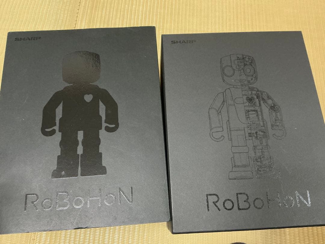 SHARP RoBoHoN ロボット型スマートフォン