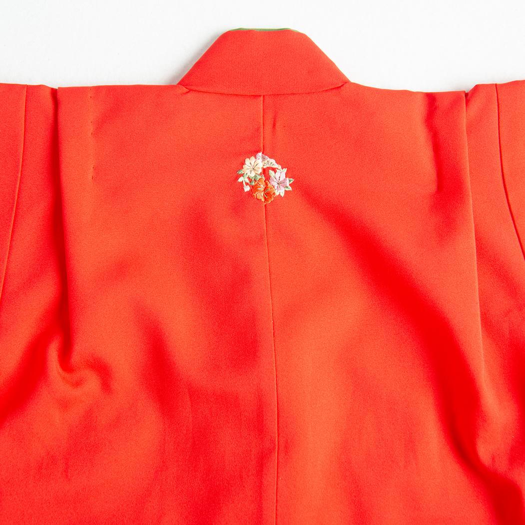 七五三　三歳女児　刺繍花紋の着物＆袴＆襦袢＆お草履のセット　おまけに髪飾りを