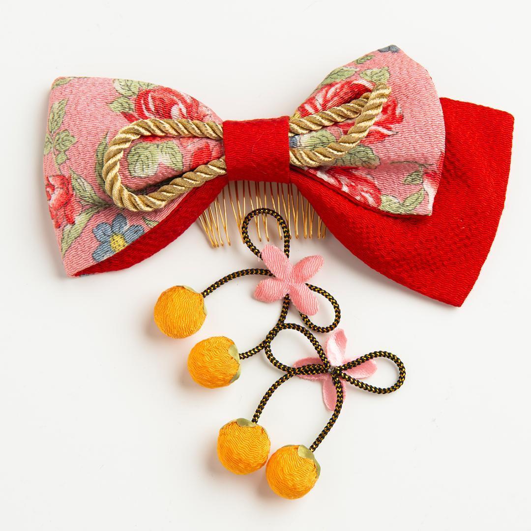七五三　三歳女児　刺繍花紋の着物＆袴＆襦袢＆お草履のセット　おまけに髪飾りを
